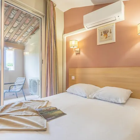 Aparthotel Pierre & Le Hameau De La Pinede 3*