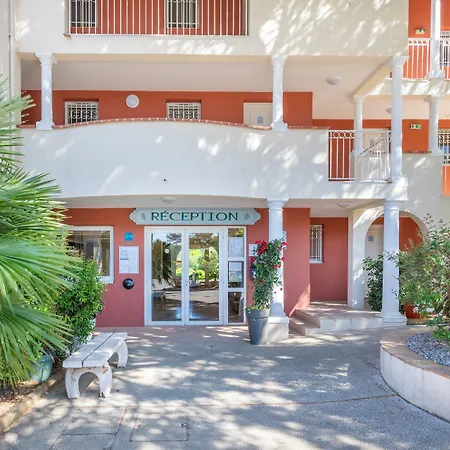Pierre & Le Hameau De La Pinede Aparthotel 3*