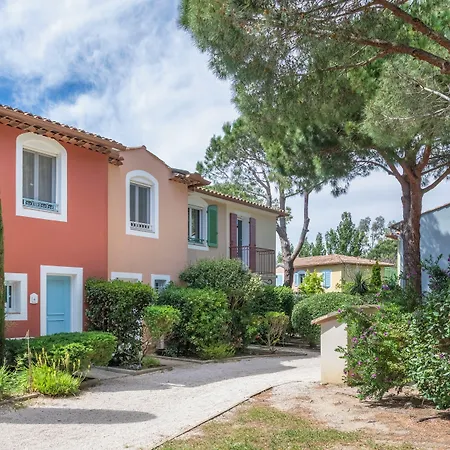 Pierre & Le Hameau De La Pinede 3*