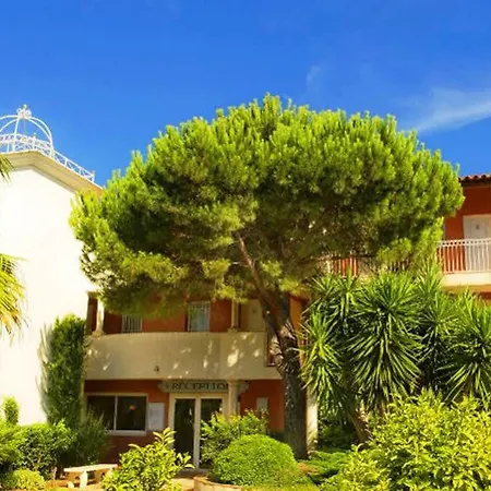 Pierre & Le Hameau De La Pinede 3*