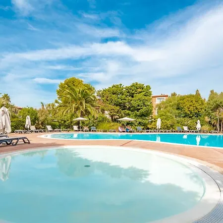 Aparthotel Pierre & Le Hameau De La Pinede Hyeres