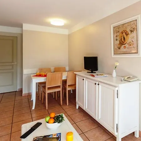 Aparthotel Pierre & Le Hameau De La Pinede 3*