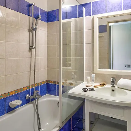 Aparthotel Pierre & Le Hameau De La Pinede Hyeres