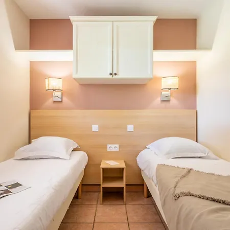 Pierre & Le Hameau De La Pinede Aparthotel Hyeres