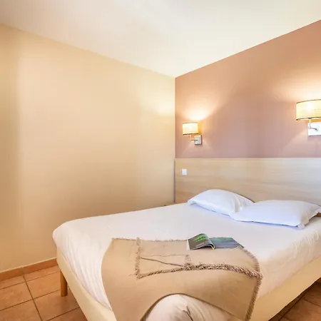 Pierre & Le Hameau De La Pinede 3* Hyeres