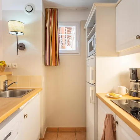 Aparthotel Pierre & Le Hameau De La Pinede 3*