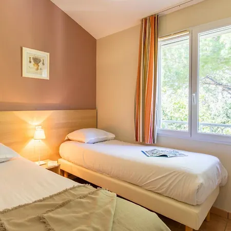 Pierre & Le Hameau De La Pinede Aparthotel Hyeres