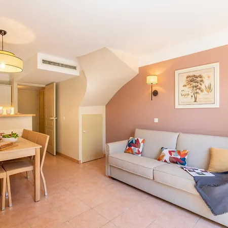 Pierre & Le Hameau De La Pinede 3* Hyeres