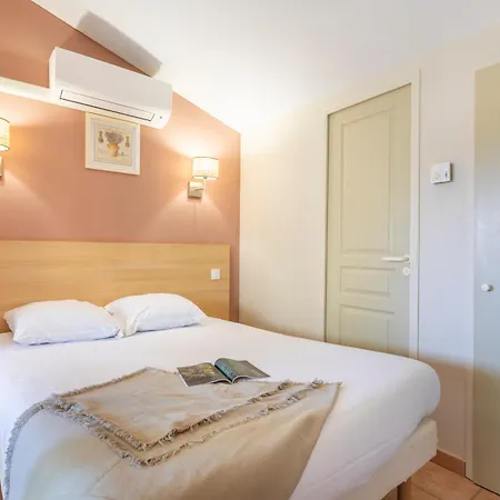 Aparthotel Pierre & Le Hameau De La Pinede 3*