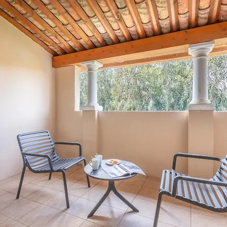 Pierre & Le Hameau De La Pinede Hyeres