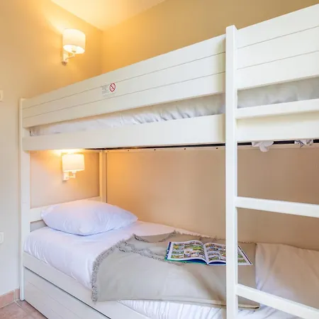 Pierre & Le Hameau De La Pinede Aparthotel 3*