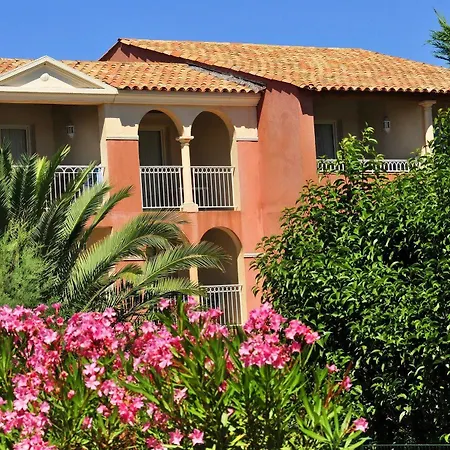 Pierre & Le Hameau De La Pinede Aparthotel Hyeres