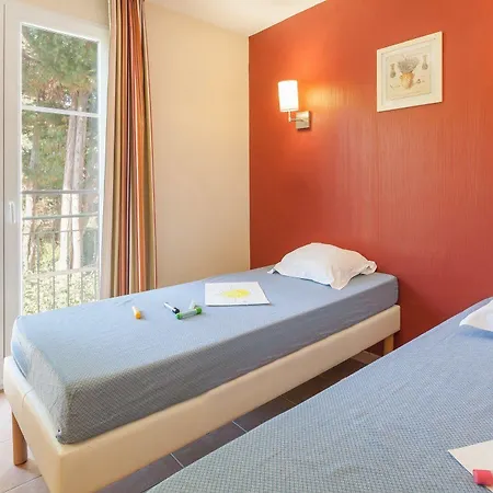 Pierre & Le Hameau De La Pinede Aparthotel 3*