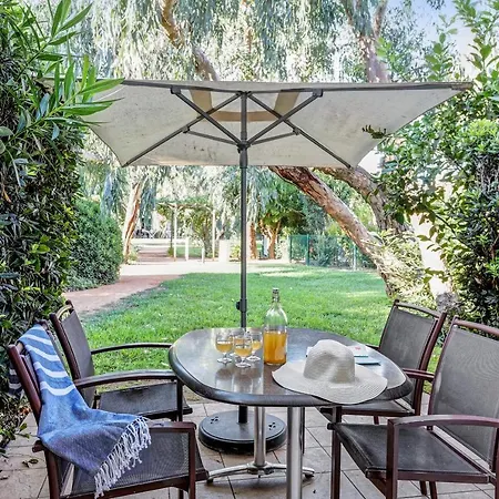 Pierre & Le Hameau De La Pinede Aparthotel 3*
