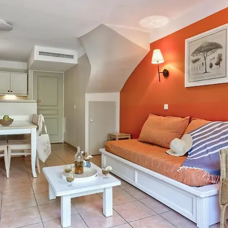 Pierre & Le Hameau De La Pinede Aparthotel